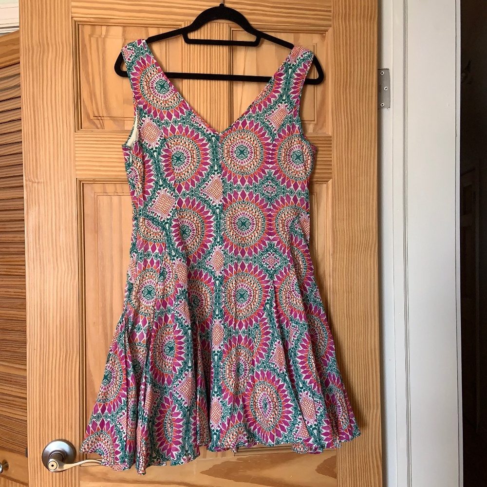 ANTHROPOLOGIE HD IN PARIS Pleated Drop Waist V-neck VBack Moroccan Mandala Dress